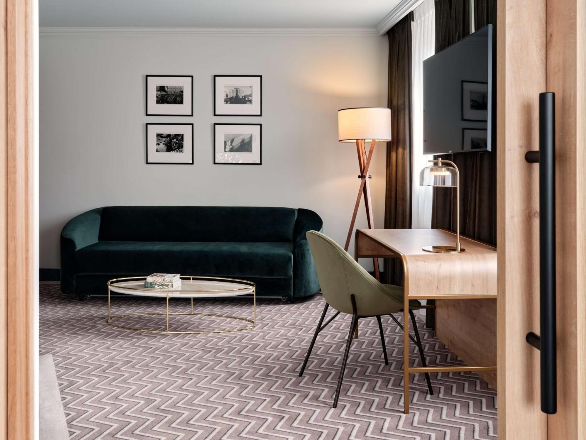 Radisson Blu Das Triest Hotel, Wina Bagian luar foto