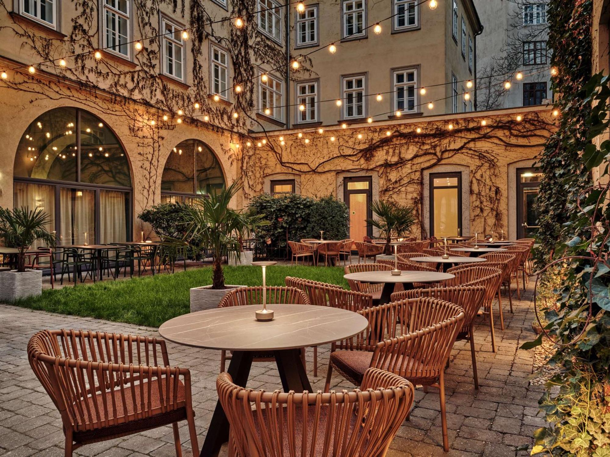 Radisson Blu Das Triest Hotel, Wina Bagian luar foto